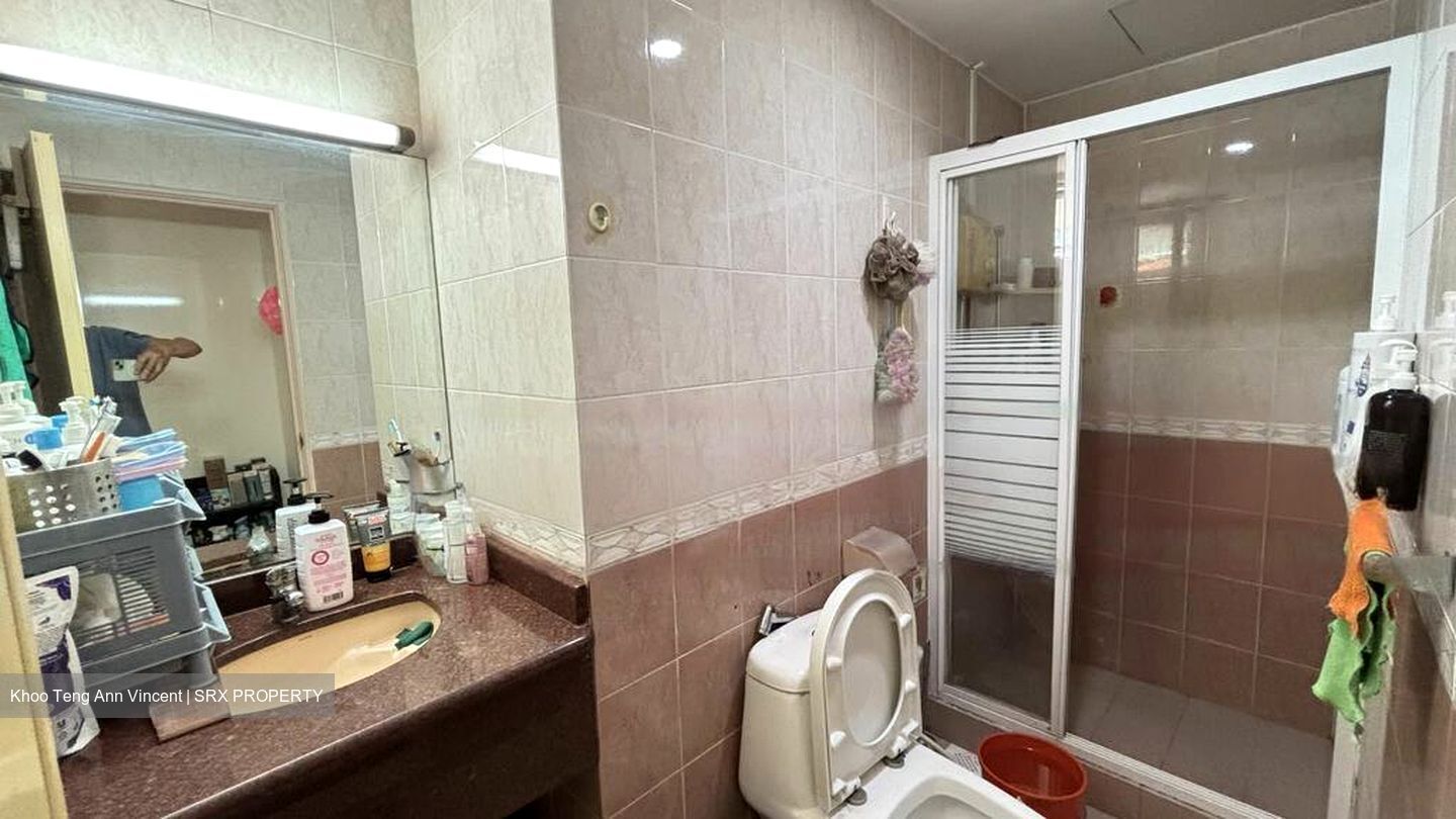 Charlton 18 (D19), Terrace #440241041